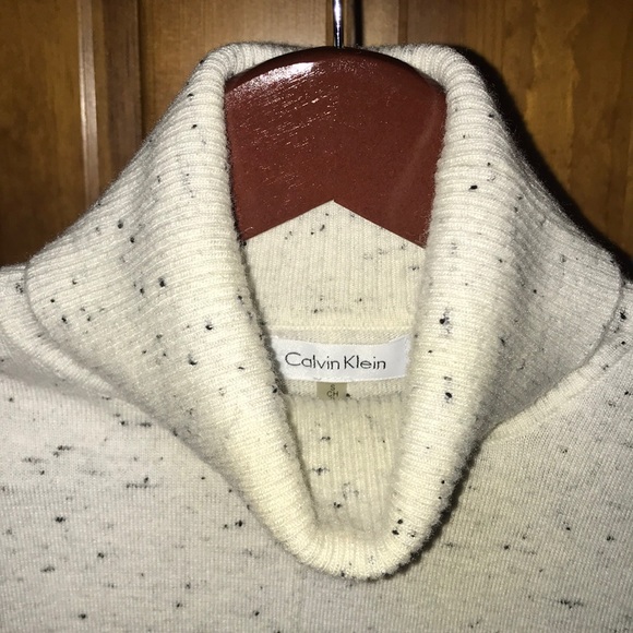 Calvin Klein Light Sweater - Picture 2 of 2